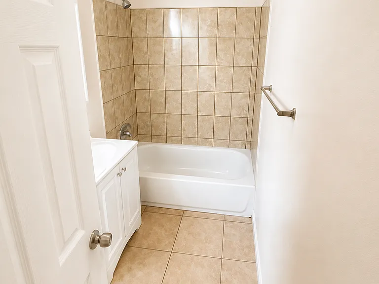 643 E 99th St #10 — Photo 9