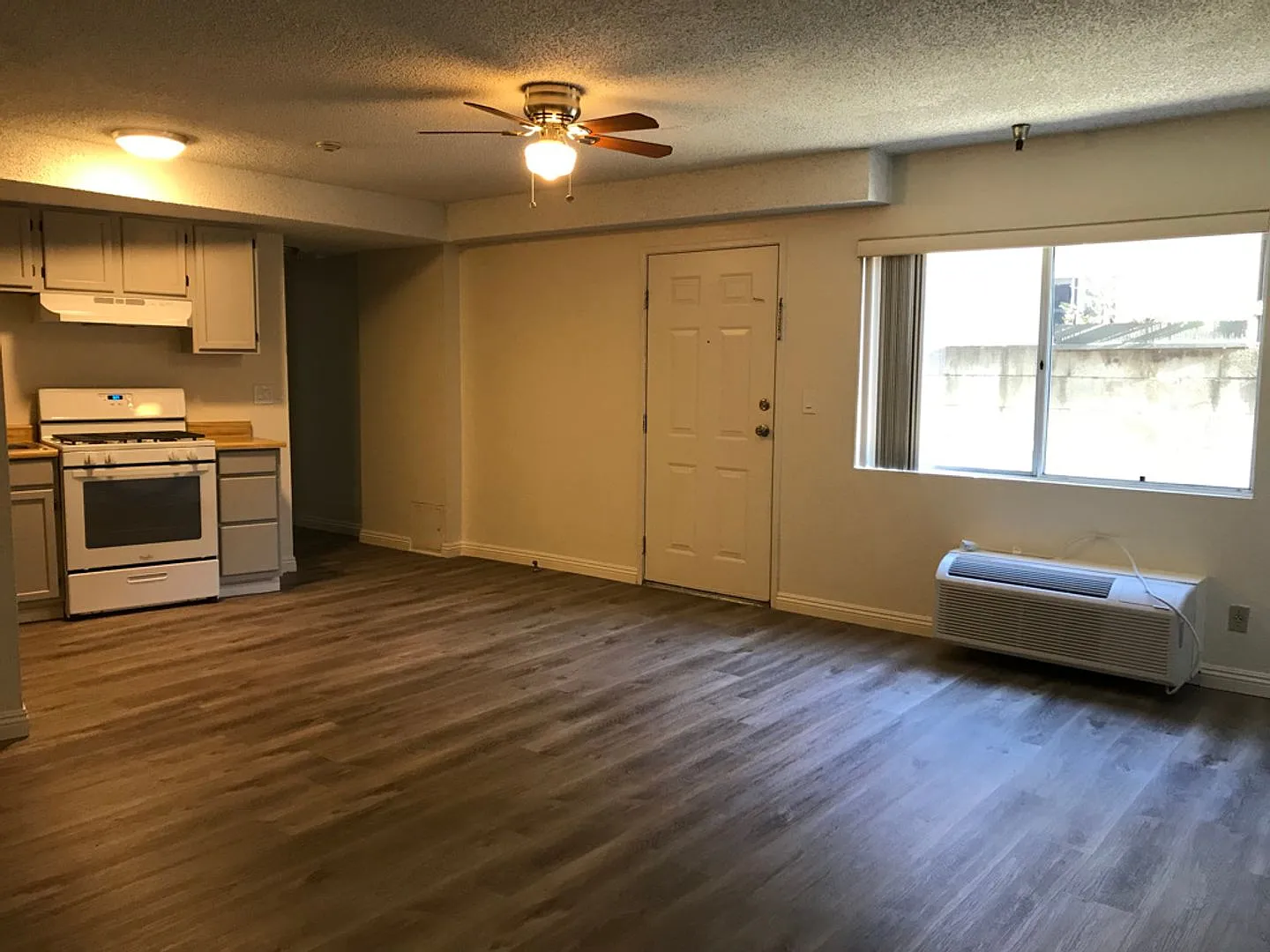 249 W Alameda Ave Burbank — Photo 3