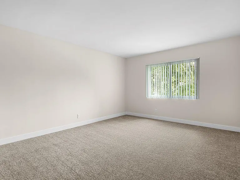 Lombardi Apartments — Photo 61