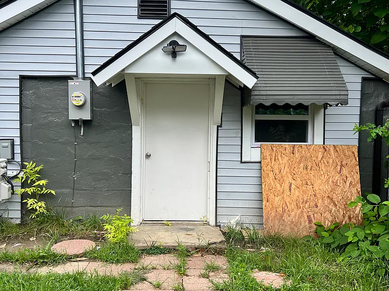 3223 Calvert Ave — Photo 1