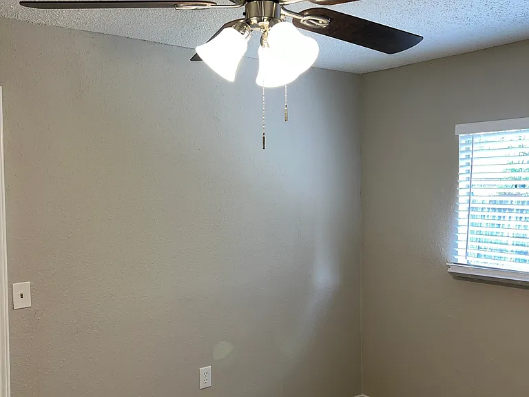 2911 Lakebriar St — Photo 16