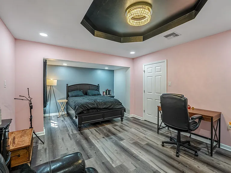 301 N Thomson Ave — Photo 28