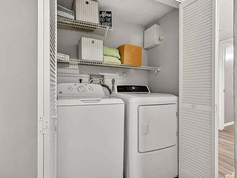 Oakwood Townhomes — Photo 7