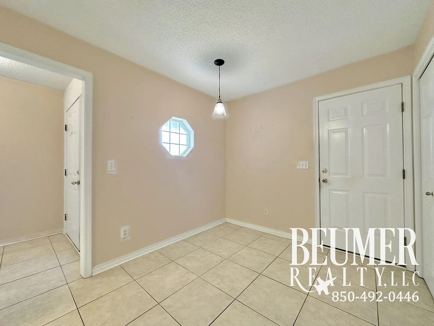 Charming 3-Bedroom Home in Lake Cook Estates W. Pensacola — Photo 4