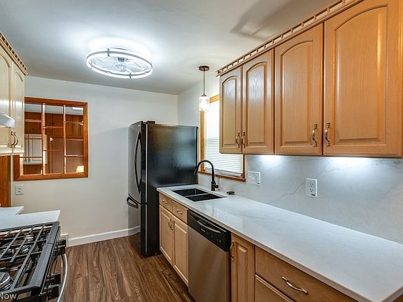 5th image of 2031 W Pleasant Valley Rd