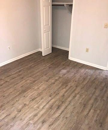 3rd image of 300 Forest Ln APT B