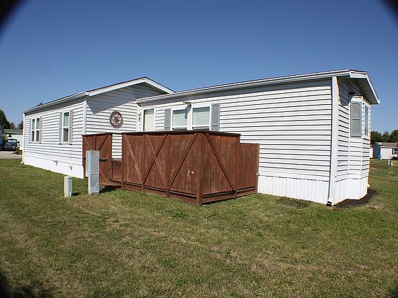 3rd image of 414 Charlie Dr