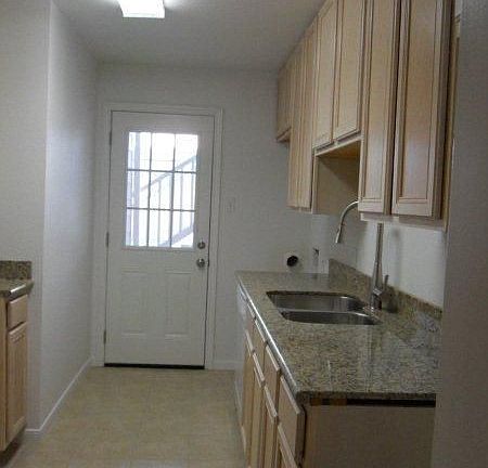 4th image of 2126 Banks St Unit 4