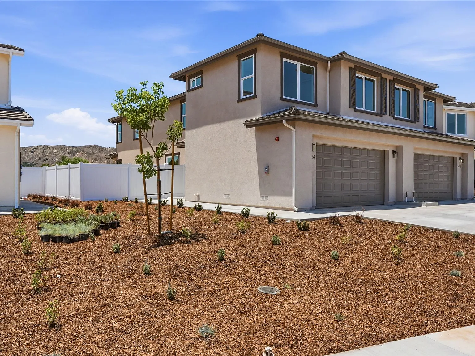 4 bed, 2.5 bath, 1950 sqft, $3,875 — Photo 2