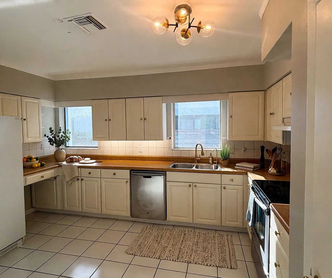 4 bed, 2.5 bath, 1898 sqft, $5,500 — Photo 2