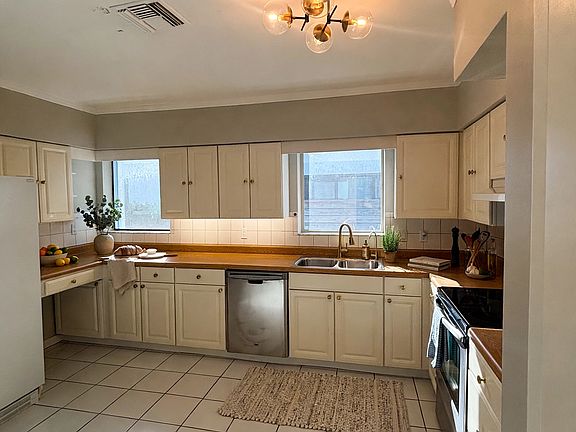 2nd image of 1219 Polk St