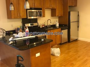 4 Ropes St #1, Salem, MA 01970