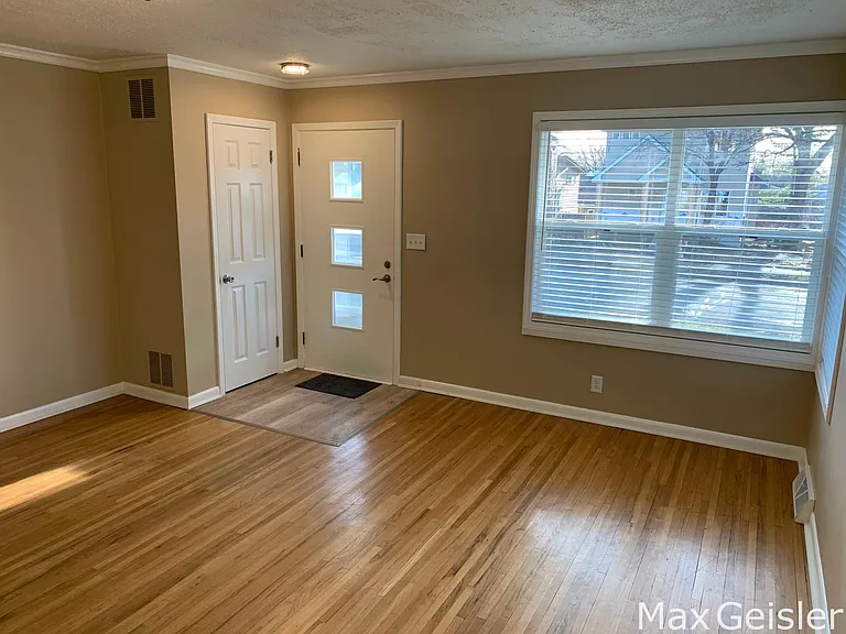 404 12th Ave N #404 — Photo 5