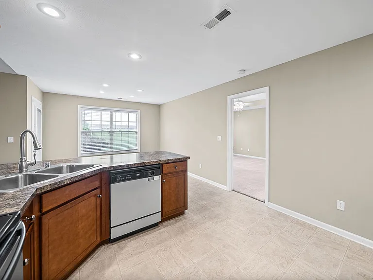212 Westminster Pl — Photo 13