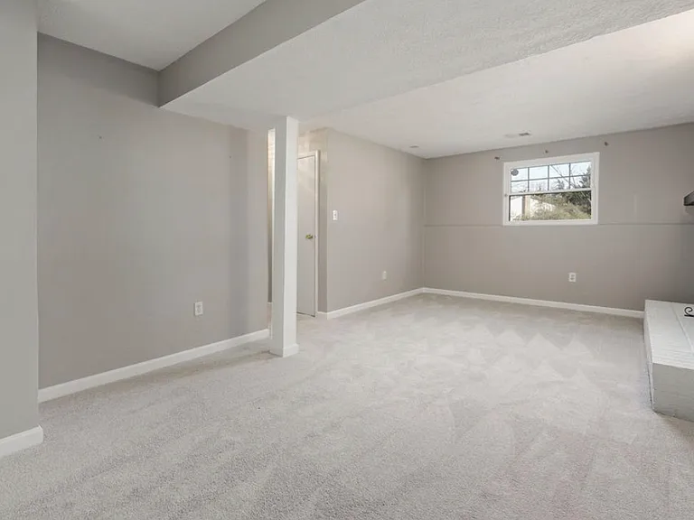 16012 Normandy Ct — Photo 17