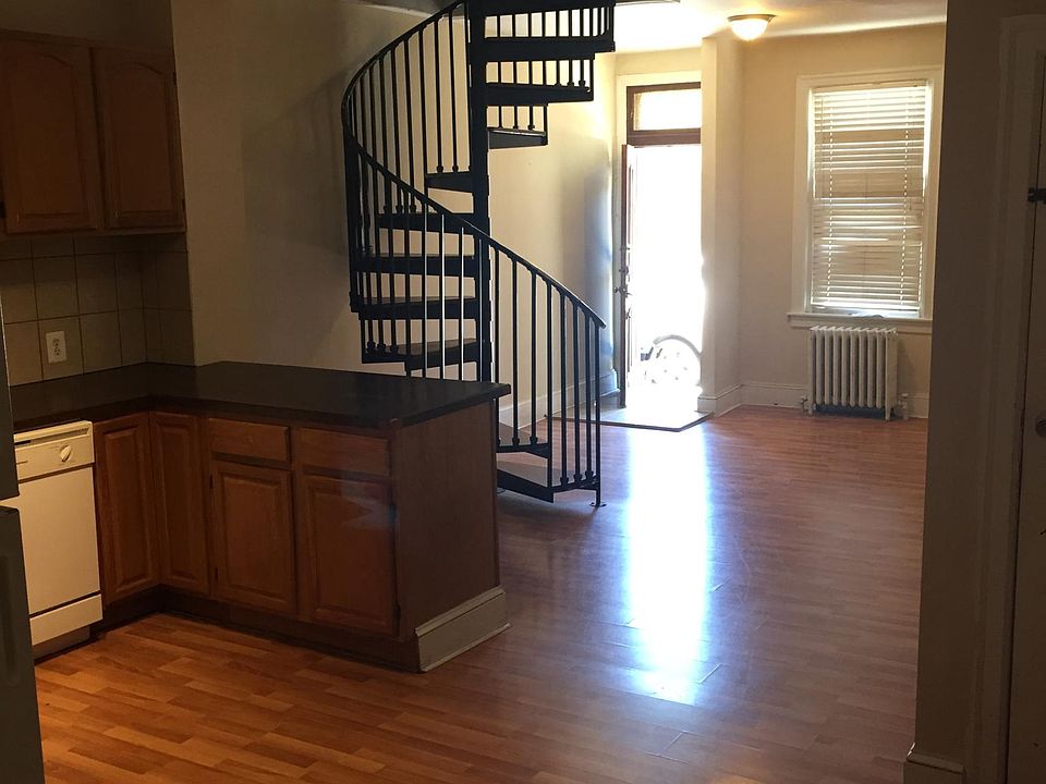 2nd image of 1008 Ellsworth St