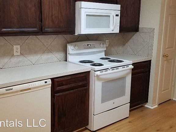 4th image of 2606 Larissa Dr