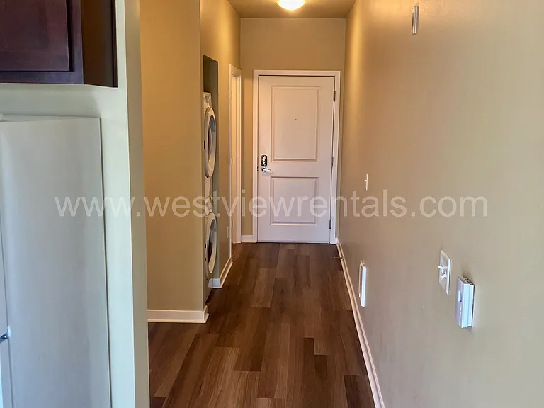 200 E Maple St — Photo 507