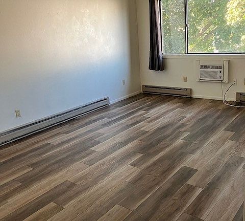 4th image of 2208 Alderson Ave #8