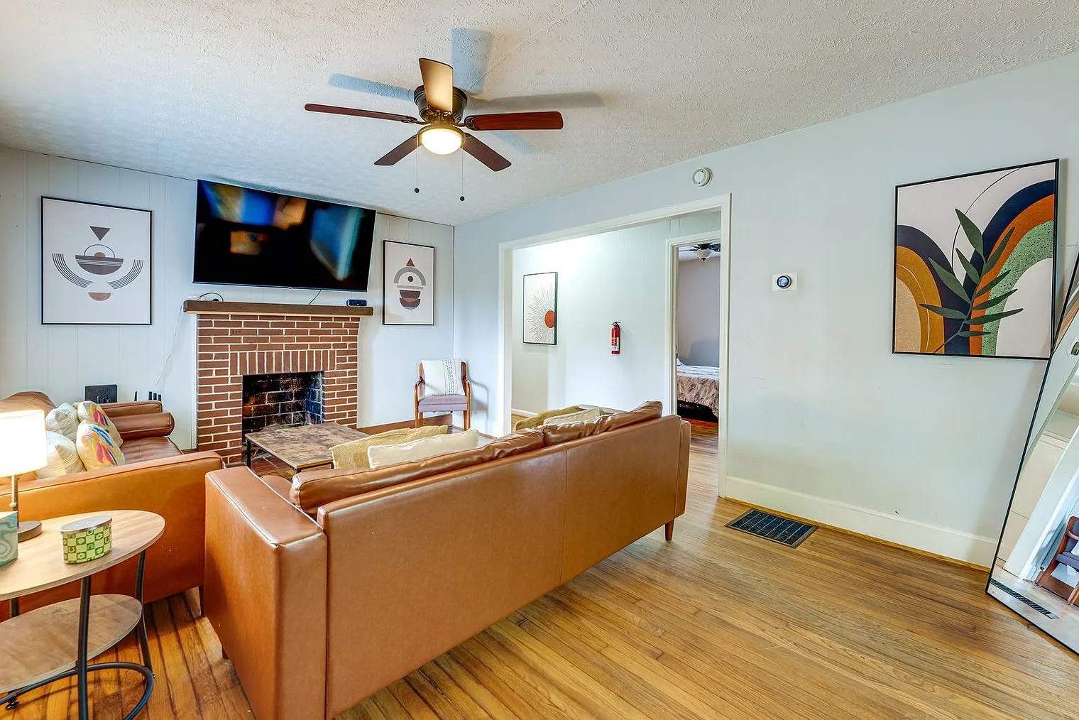 4 bed, 2.0 bath, 1442 sqft, $4,432 — Photo 2
