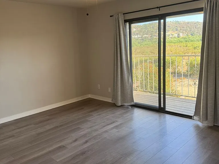5402 Villas Dr — Photo 11