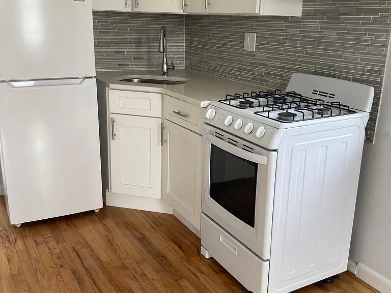 27-17 38th Ave #2L — Photo 8