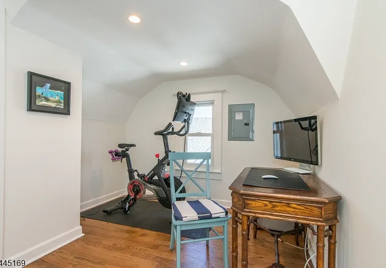 10 Grove Ter #2B — Photo 26
