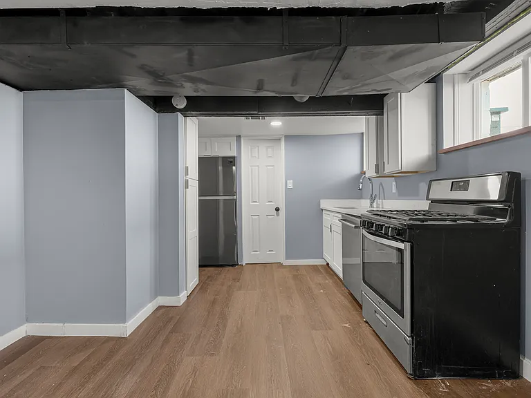 425 Vester St — Photo 3