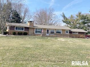 12 Redwood Cir, Canton, IL 61520