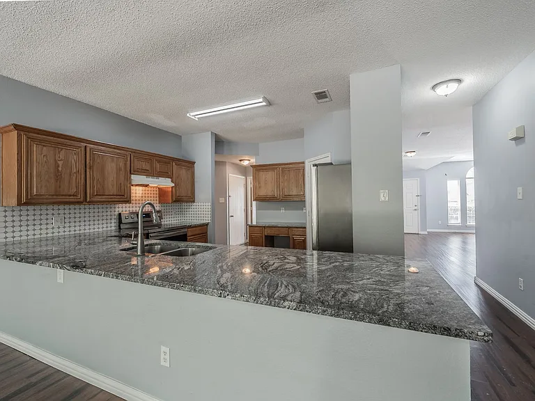 8109 Mosstree Dr — Photo 18