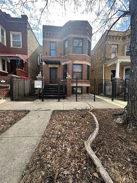 1st image of 3023 W Wellington Ave