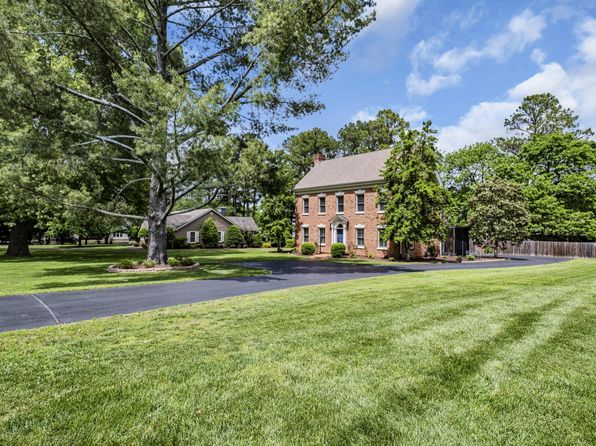 1003 Graymere Manor Rd, Columbia, TN 38401