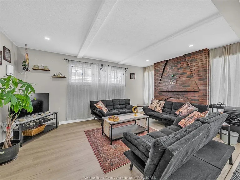 2450 McKay Ave — Photo 19