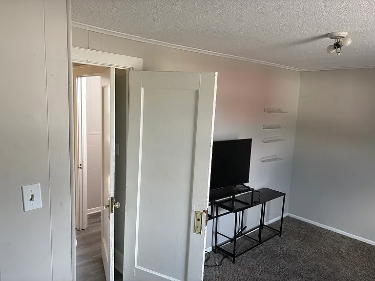 1237 Erie St S — Photo 11