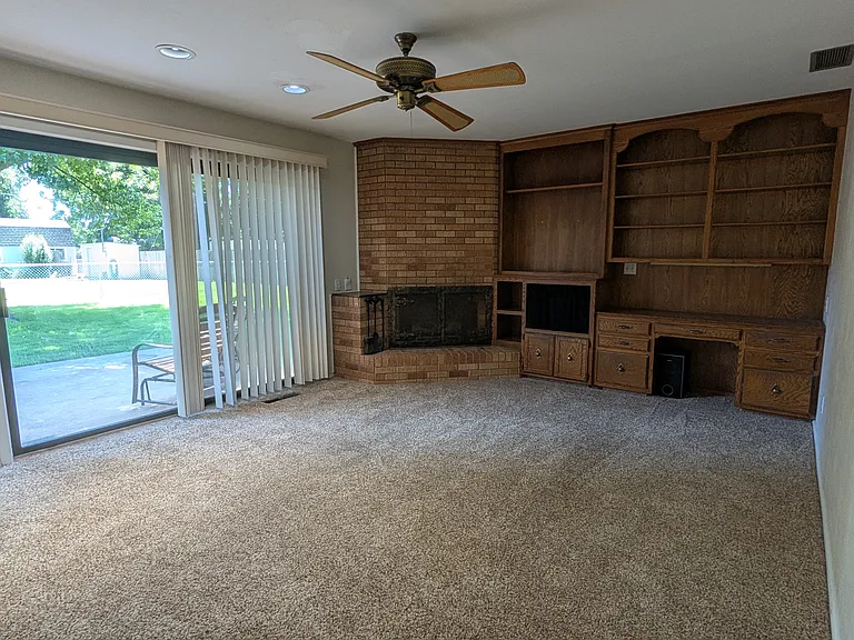 3810 N Rockwell Ave — Photo 11