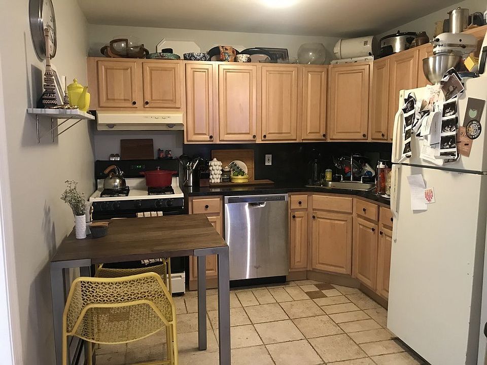 1st image of 2525 23rd St APT 2F