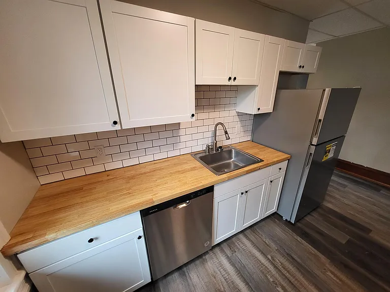201 E Market St #2R — Photo 6