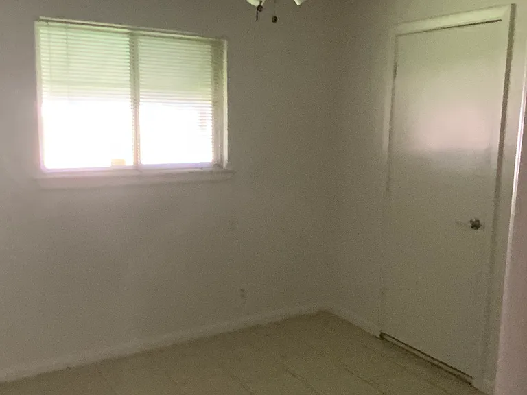 713 Clover Park Dr — Photo 17