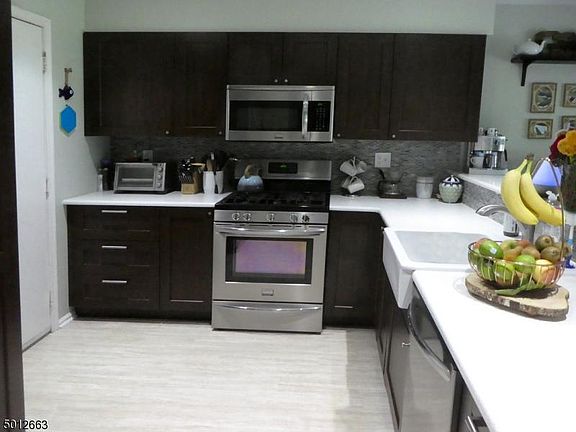 2nd image of 18 Avebury Pl
