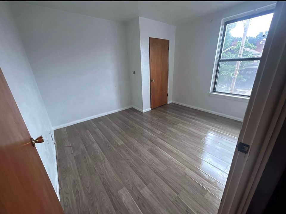 1st image of 505 Shaw Ave APT 1
