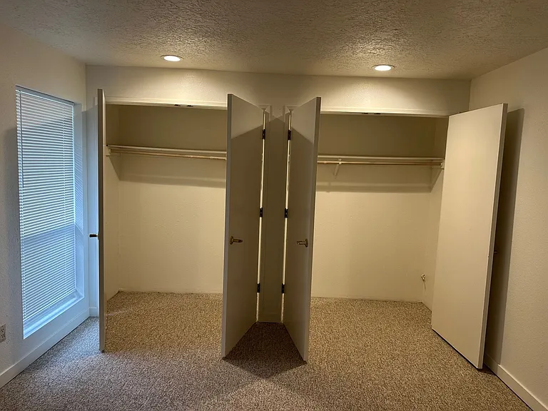 Shady Manor — Photo 28
