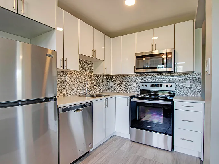 65 Windermere Ave — Photo 13
