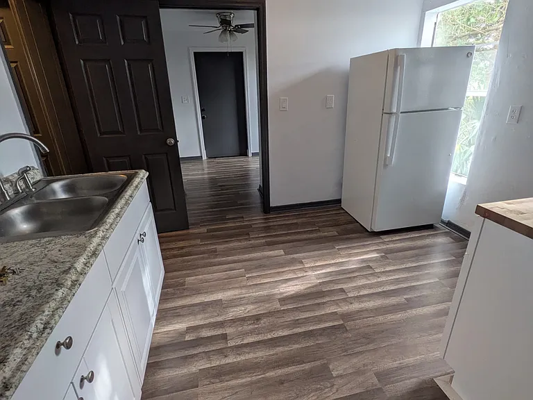 1507 Avenue I #B — Photo 6