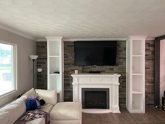 3rd image of 104 Boggs Ct