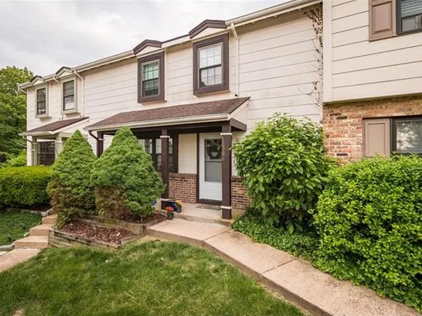 13386 Hiddengarden Ct, Ballwin, MO 63021