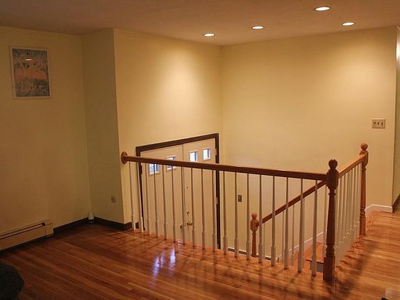 4th image of 77 Rockland Dr