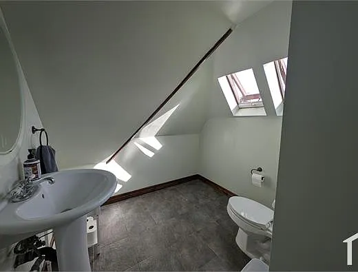 4 bed, 2000 sqft, $4,200 — Photo 4