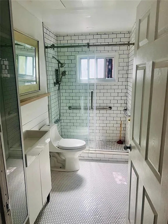 4 bed, 1.0 bath, 2277 sqft, $4,100 — Photo 3