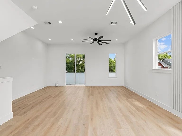 3348 Sauer St — Photo 8