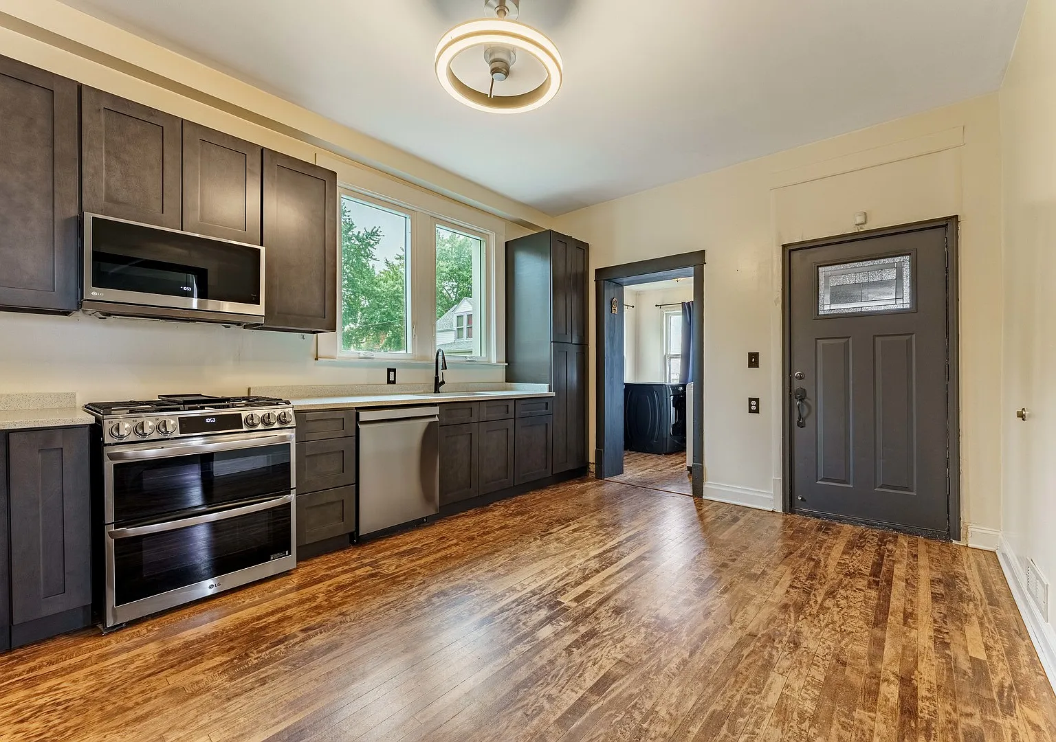 2 bed, 1100 sqft, $2,250 — Photo 4